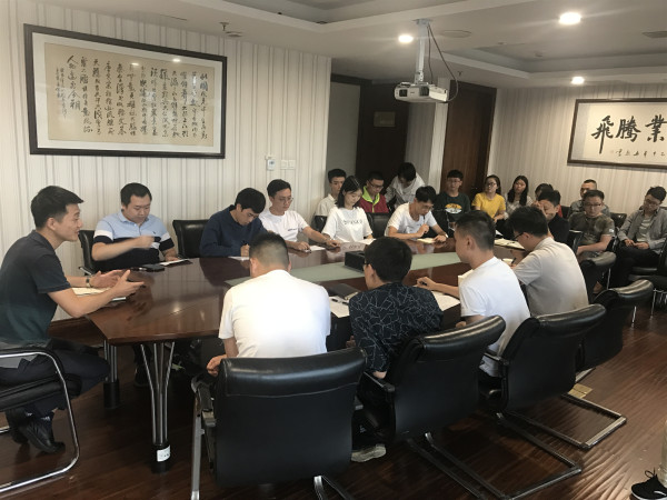 零售业务部组织开展了拓展培训体验交流会